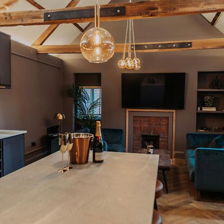 Magistrates Penthouse Suite - Town Centre Apartments With Spa Morpeth Exterior photo